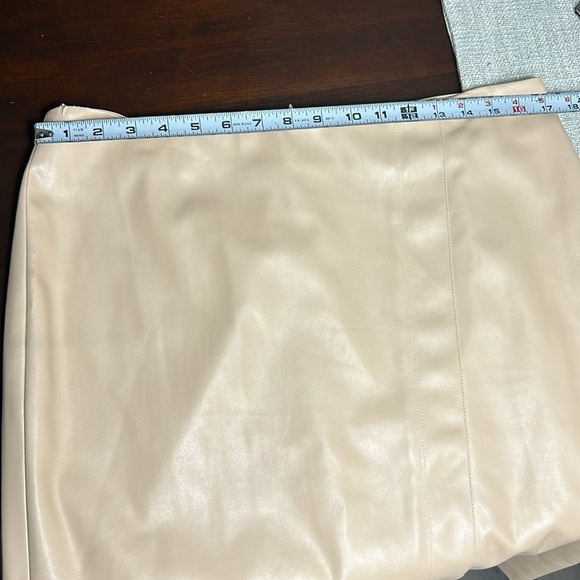 Melanie Lyne Nude Faux Leather Pencil Skirt Lined Size 12 - Picture 9 of 14